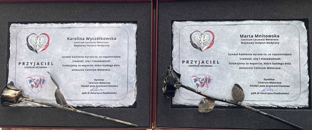 Dyplomy laureatek wyróżnienia.