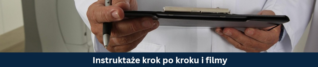 Ujęcie rąk lekarza trzymającego tablet.