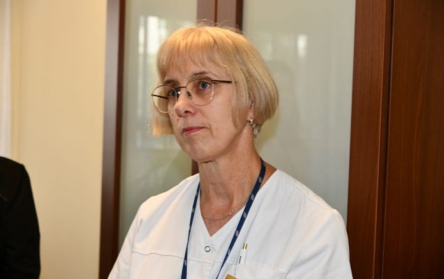 Anna Piotrowska-Wróbel w gabinecie Dyrektora WIM.