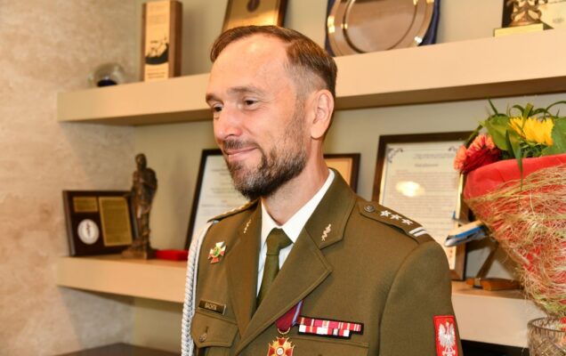 Artur Bachta na swoim pożegnaniu z mundurem