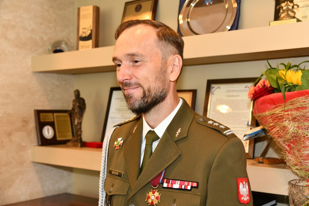 Artur Bachta na swoim pożegnaniu z mundurem