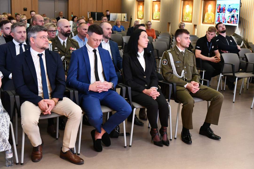 Uczestnicy urczystości siedzący w Auli WIM.