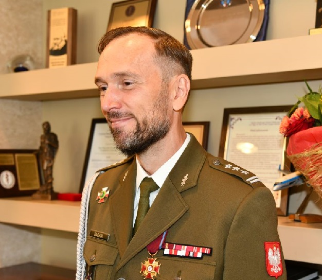 Artur Bachta na swoim pożegnaniu z mundurem